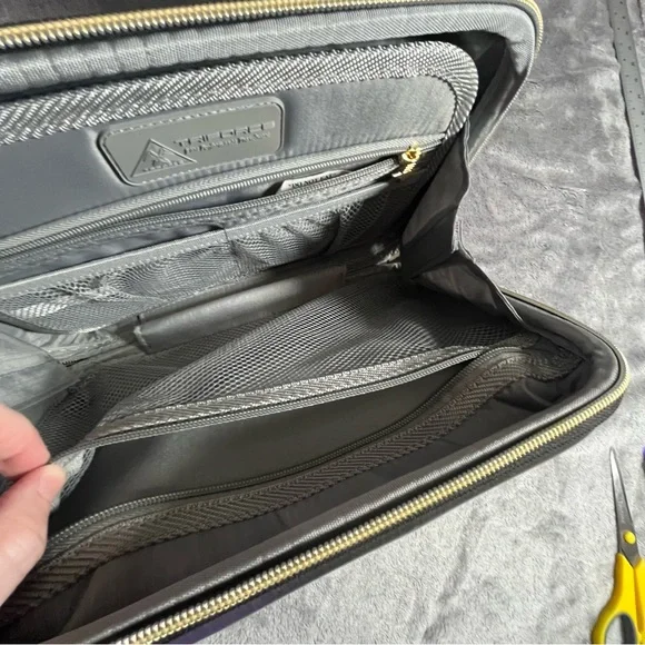 Triforce Metallic Gray Hardshell Cosmetic Case with Top Handle, no strap - Picture 10 of 11